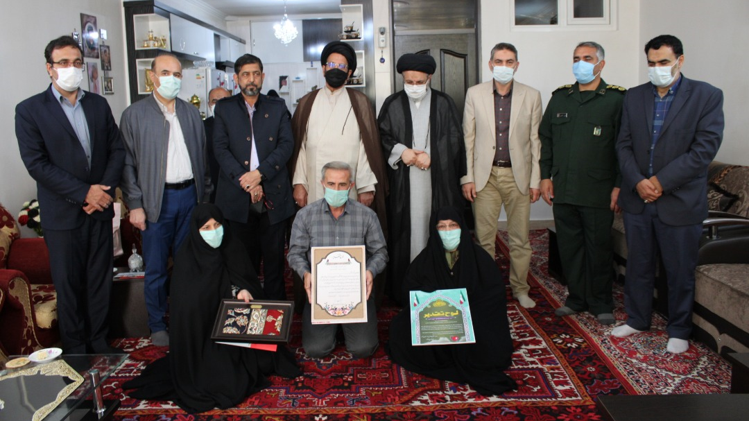 تجلیل مدیرعامل هلال احمر آذربایجان شرقی از خانواده اهدا کننده عضو 